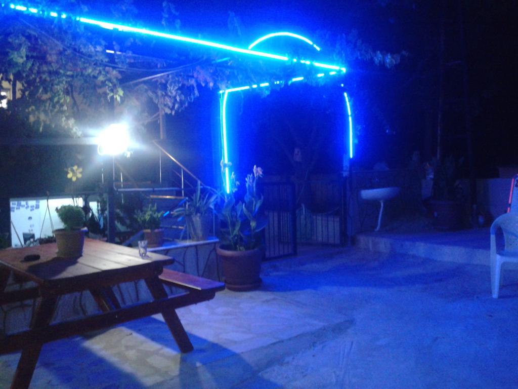 Zeus Apart Pansiyon Guzelcamli Bilik gambar